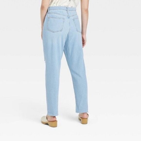NEW Universal Thread™ Light Wash Women's Mid-Rise Boyfriend Jeans - Picture 2 of 11